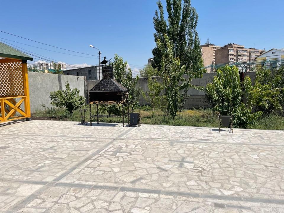 Golden Seconds Hotel Jerevan Buitenkant foto