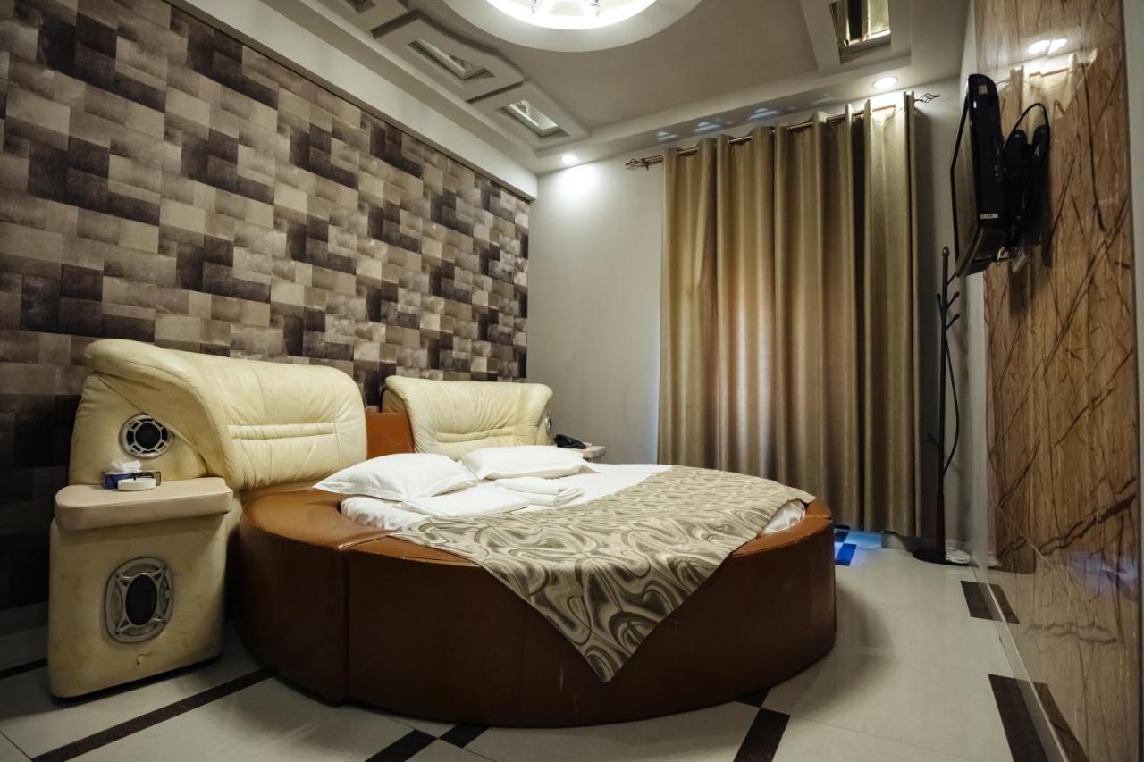 Golden Seconds Hotel Jerevan Buitenkant foto