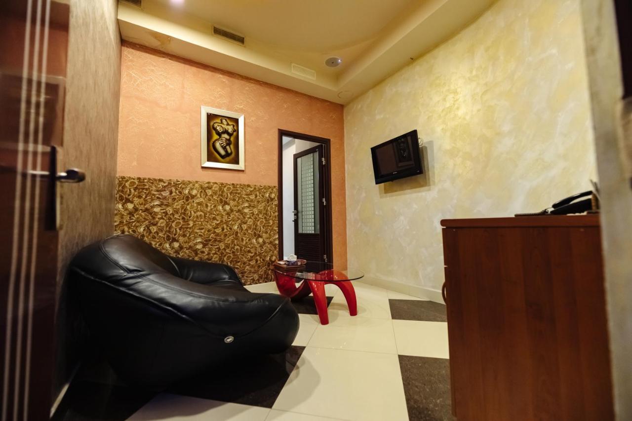 Golden Seconds Hotel Jerevan Buitenkant foto