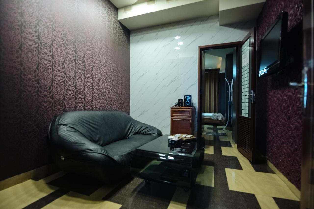 Golden Seconds Hotel Jerevan Buitenkant foto