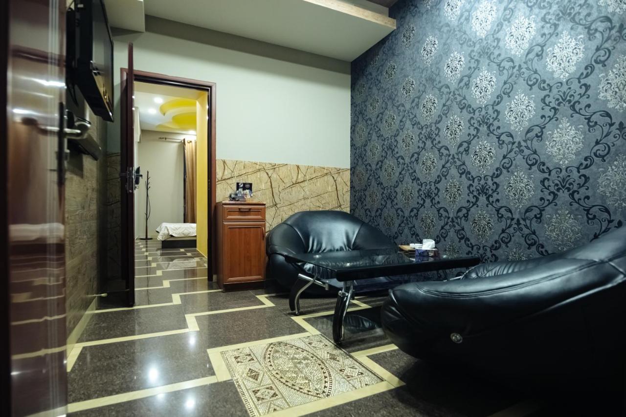 Golden Seconds Hotel Jerevan Buitenkant foto