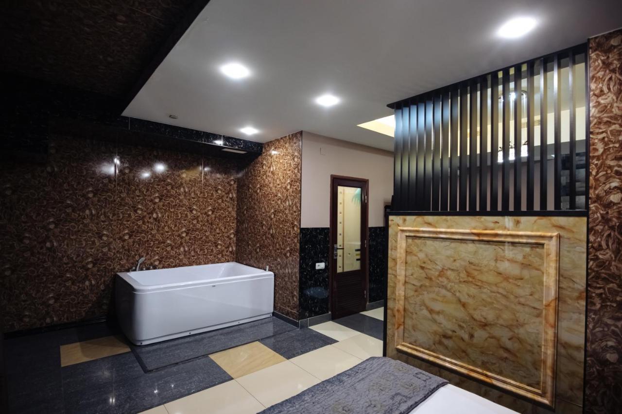 Golden Seconds Hotel Jerevan Buitenkant foto