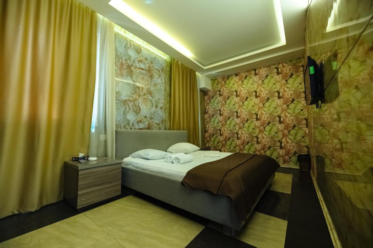 Golden Seconds Hotel Jerevan Buitenkant foto