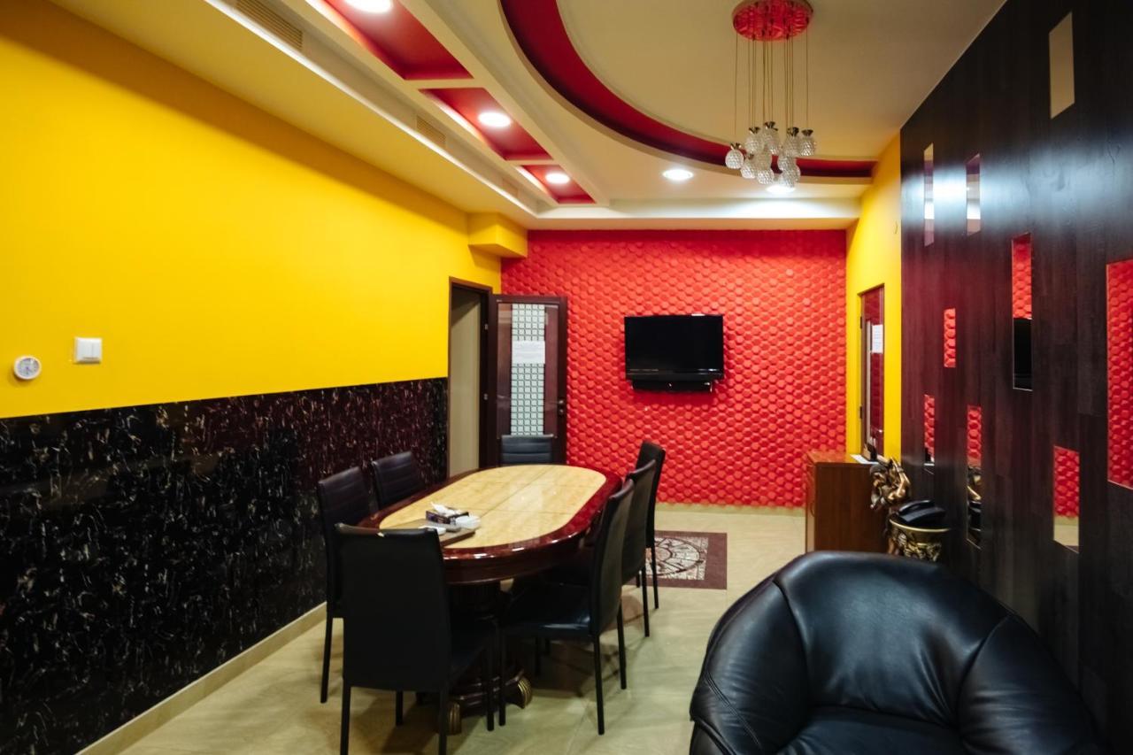 Golden Seconds Hotel Jerevan Buitenkant foto