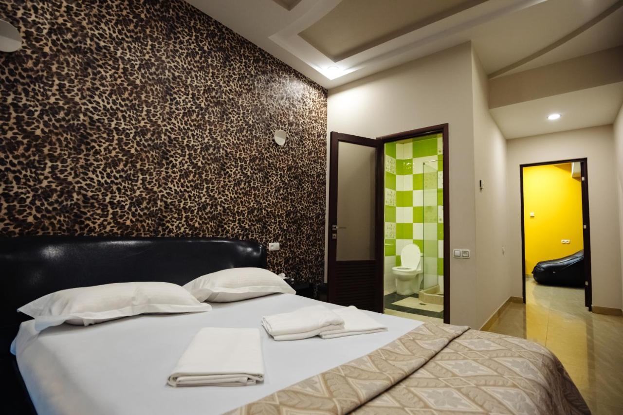 Golden Seconds Hotel Jerevan Buitenkant foto