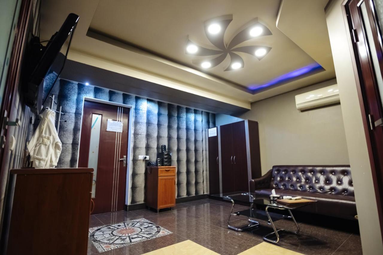 Golden Seconds Hotel Jerevan Buitenkant foto