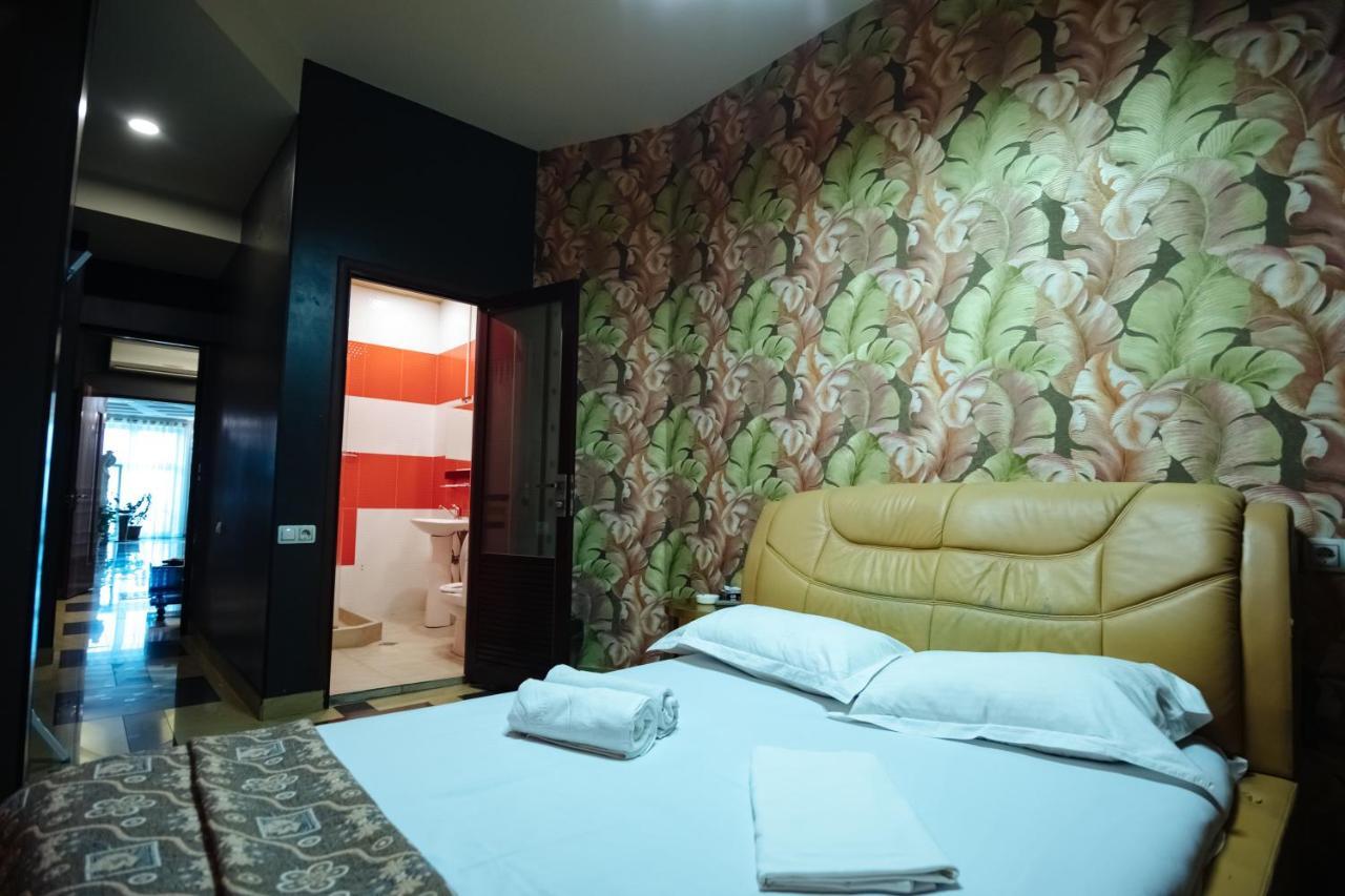 Golden Seconds Hotel Jerevan Buitenkant foto