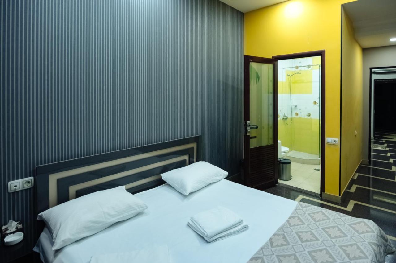Golden Seconds Hotel Jerevan Buitenkant foto