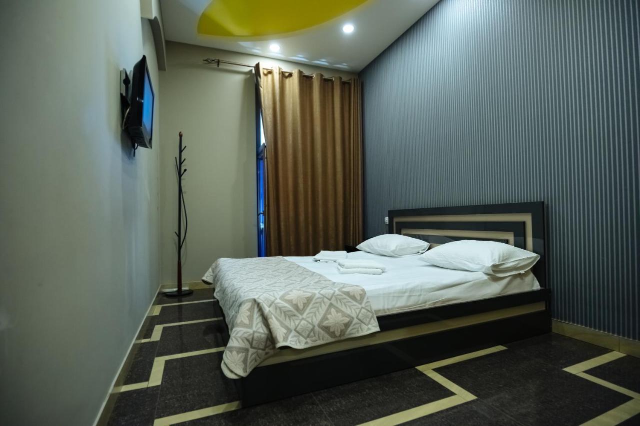 Golden Seconds Hotel Jerevan Buitenkant foto