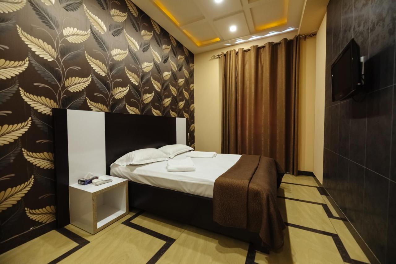 Golden Seconds Hotel Jerevan Buitenkant foto