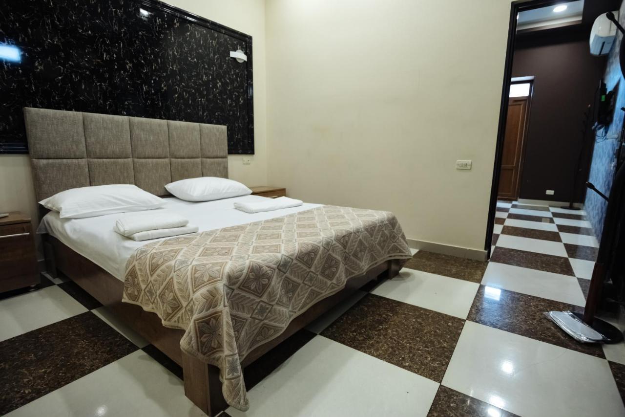 Golden Seconds Hotel Jerevan Buitenkant foto
