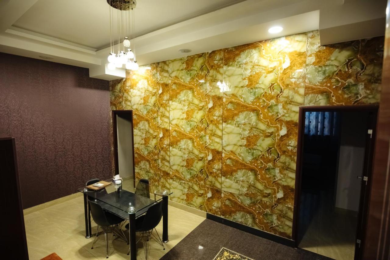 Golden Seconds Hotel Jerevan Buitenkant foto