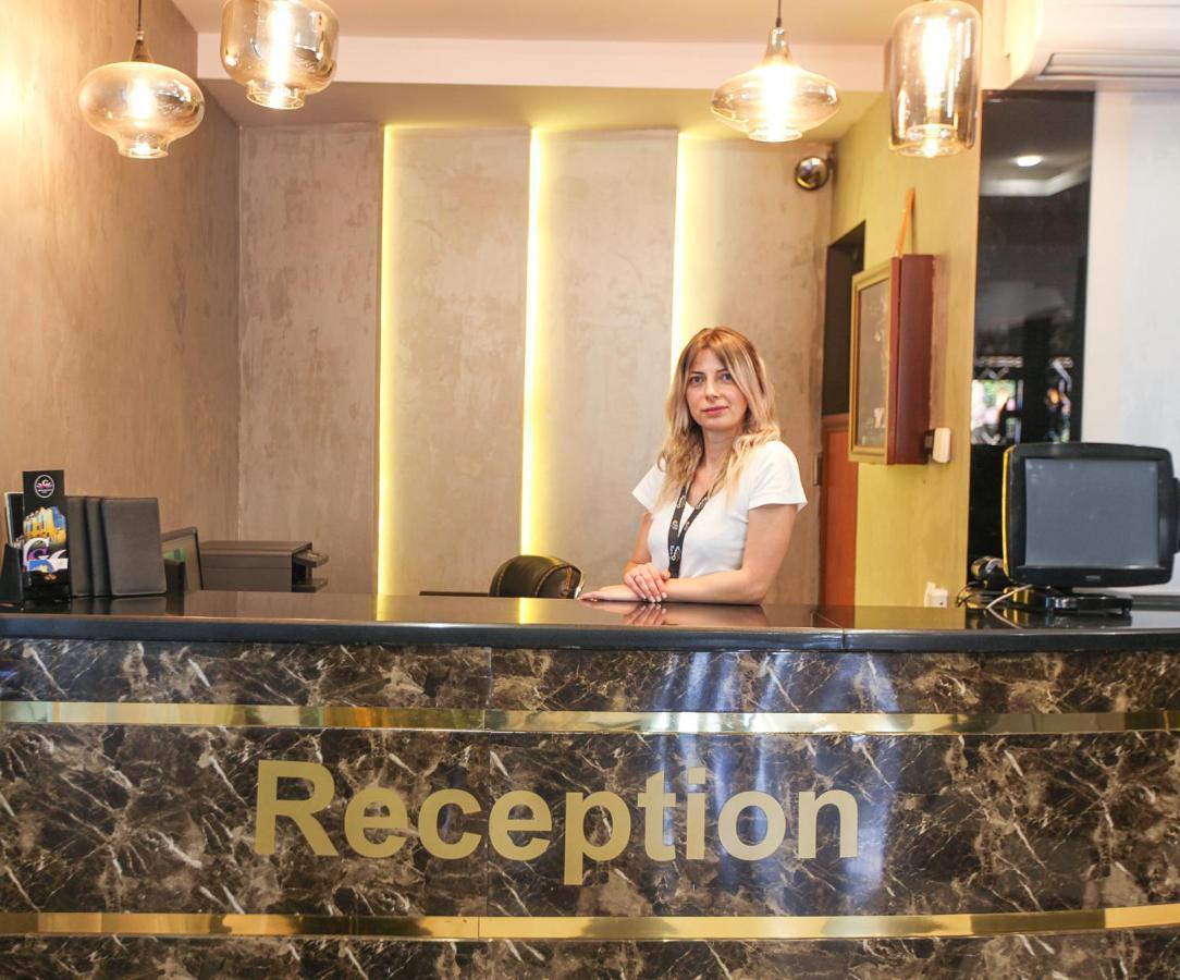 Golden Seconds Hotel Jerevan Buitenkant foto