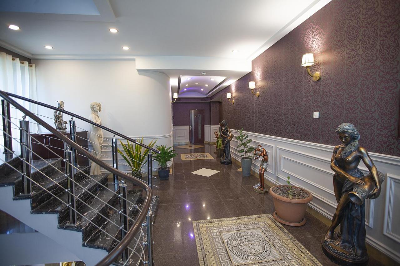 Golden Seconds Hotel Jerevan Buitenkant foto