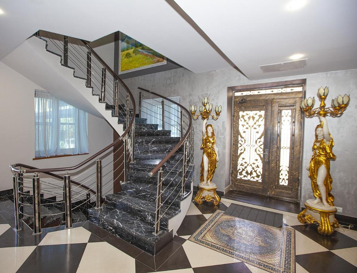 Golden Seconds Hotel Jerevan Buitenkant foto