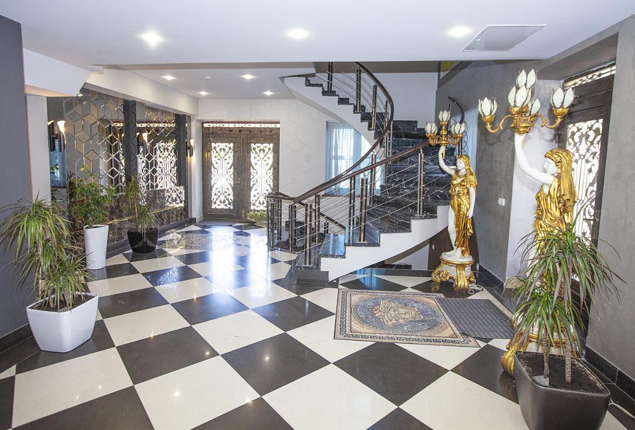 Golden Seconds Hotel Jerevan Buitenkant foto