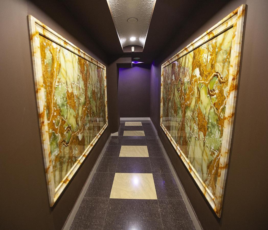 Golden Seconds Hotel Jerevan Buitenkant foto