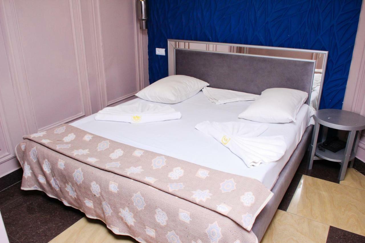 Golden Seconds Hotel Jerevan Buitenkant foto